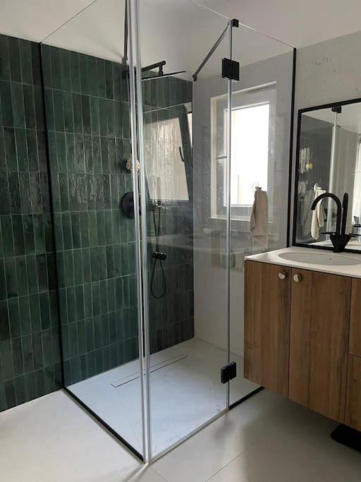 Stunning 1Bd Flat With 50M2 Terrace In The City Center Bukarest Exterior foto